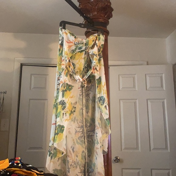 Halter dress with shorts inside - Picture 4 of 12